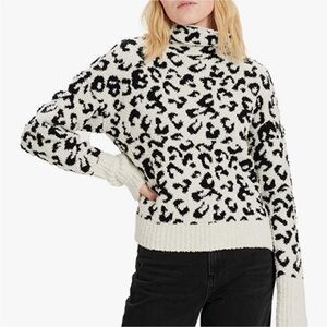 Ugg Sage Mock Turtleneck- Snow Leopord Fuzzy Cozy Size Small